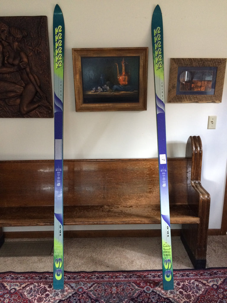 K2 GS RACE 10.0 full-length top sheet view of pair leaning on bench | LongSkisTruck