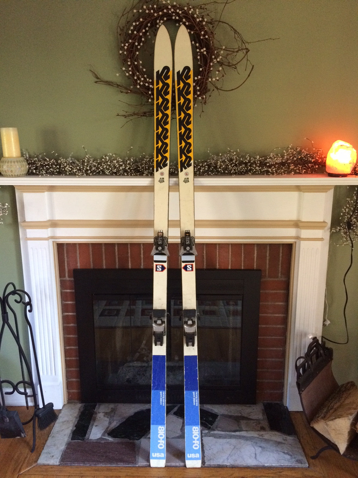 K2 810-FO 200cm vintage skis full-length top sheet view with Salomon 727 bindings | LongSkisTruck